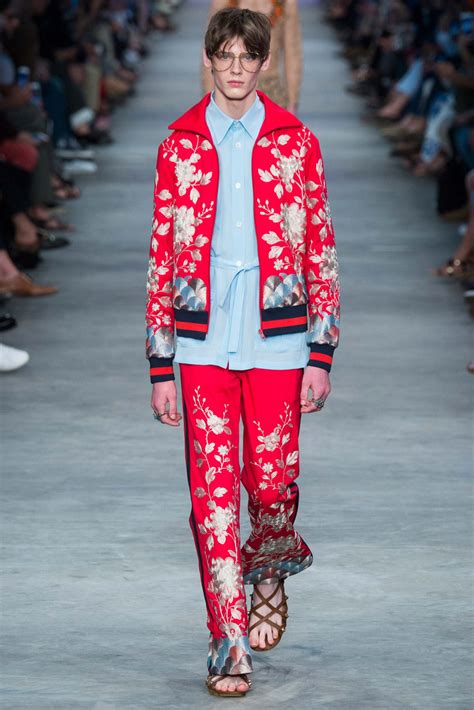 Gucci Spring 2016 Menswear Collection .